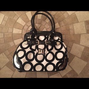 💐Black & White Satchel